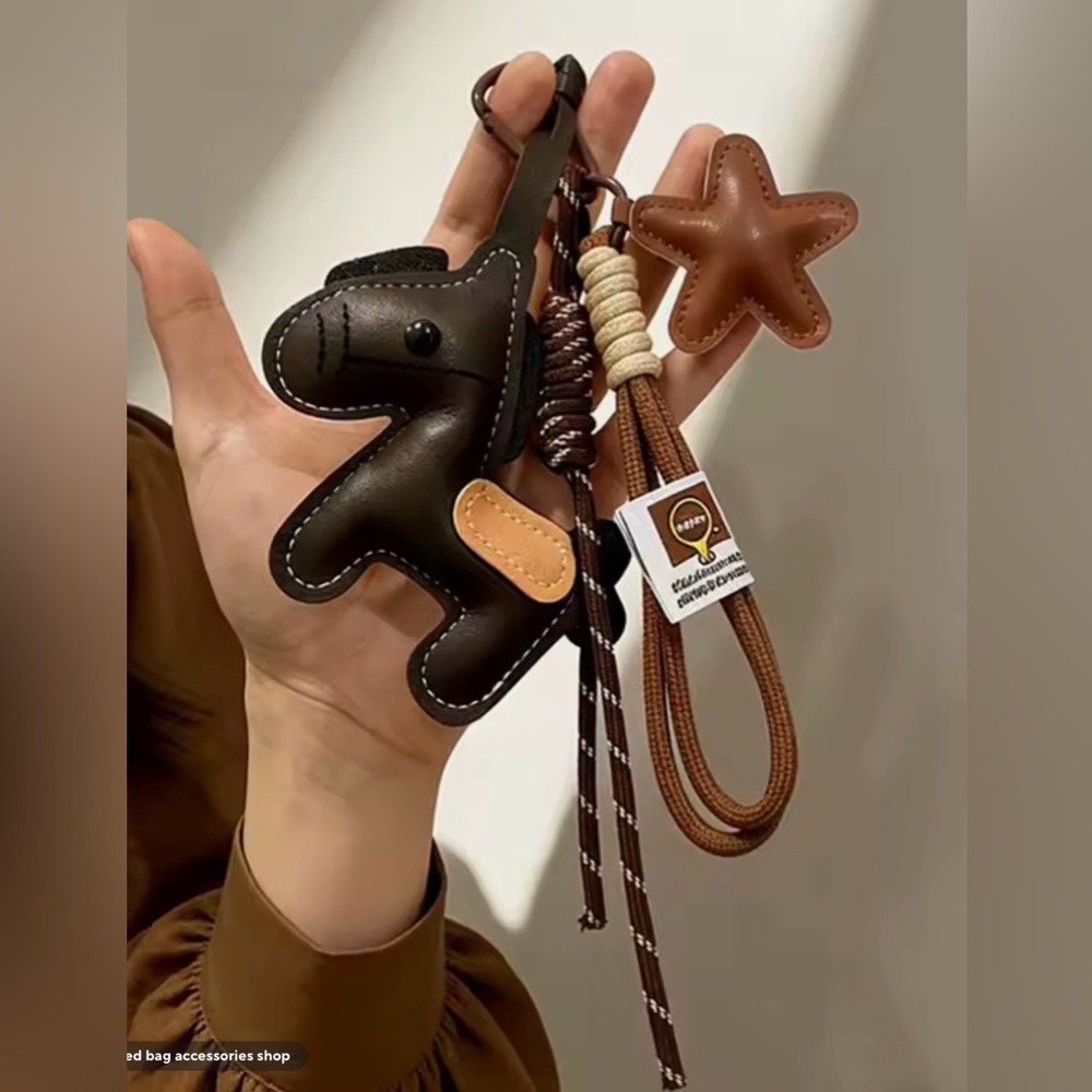 NWOT *Pegasus* Brown Puffer Star Pony Bag Purse Loop Charm - Picture 4 of 4